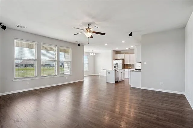 824 Lakeshore Village Dr — Photo 3