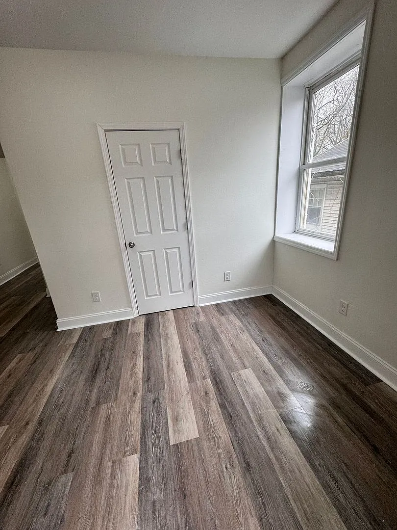 616 Bellaire — Photo 2