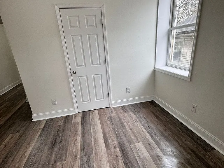 616 Bellaire Ave — Photo 2
