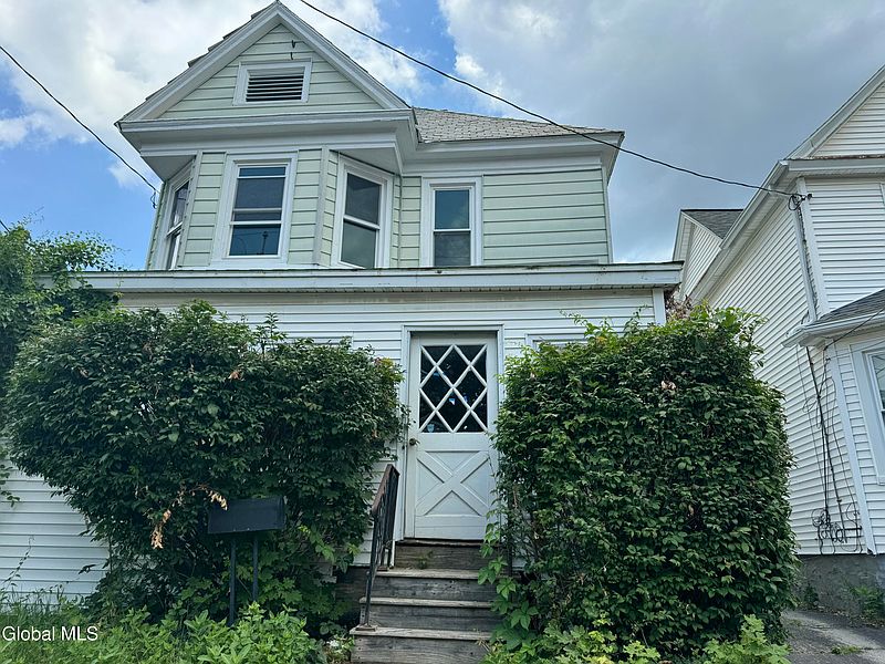 4th image of 825 Bradt Street