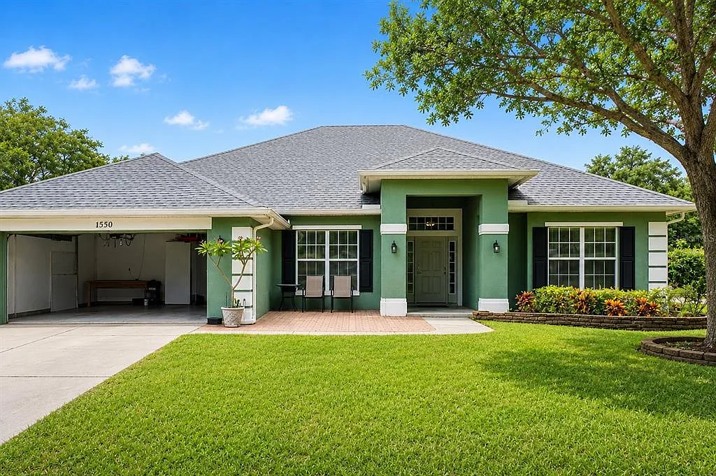 4 bed, 2.0 bath, 2333 sqft, $2,400 — Photo 1