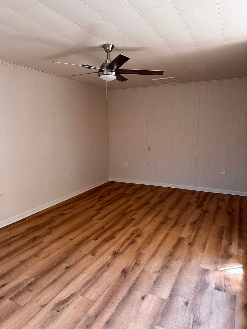 Beautifully Remodeled 3 Bedroom Home — Photo 4
