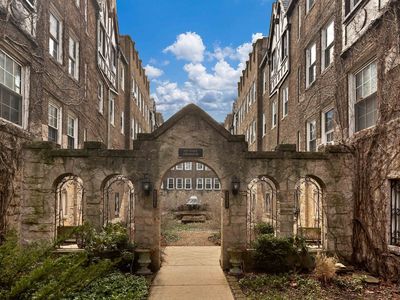 2331 W Farwell Ave APT 1N, Chicago, IL, 60645