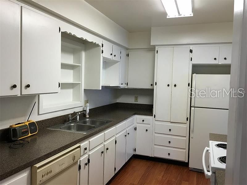 2nd image of 406 S Habana Ave