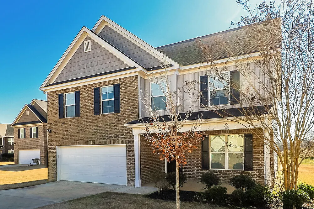 4 bed, 2.5 bath, 2403 sqft, $2,990 — Photo 4