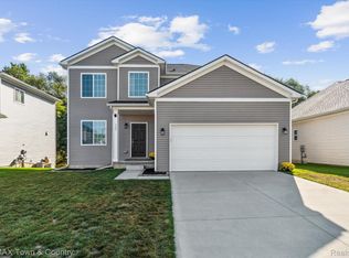 367 Hidden Riv E, Holly, MI 48442