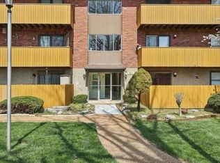 1182 Calley Dr APT F, Saint Louis, MO 63125