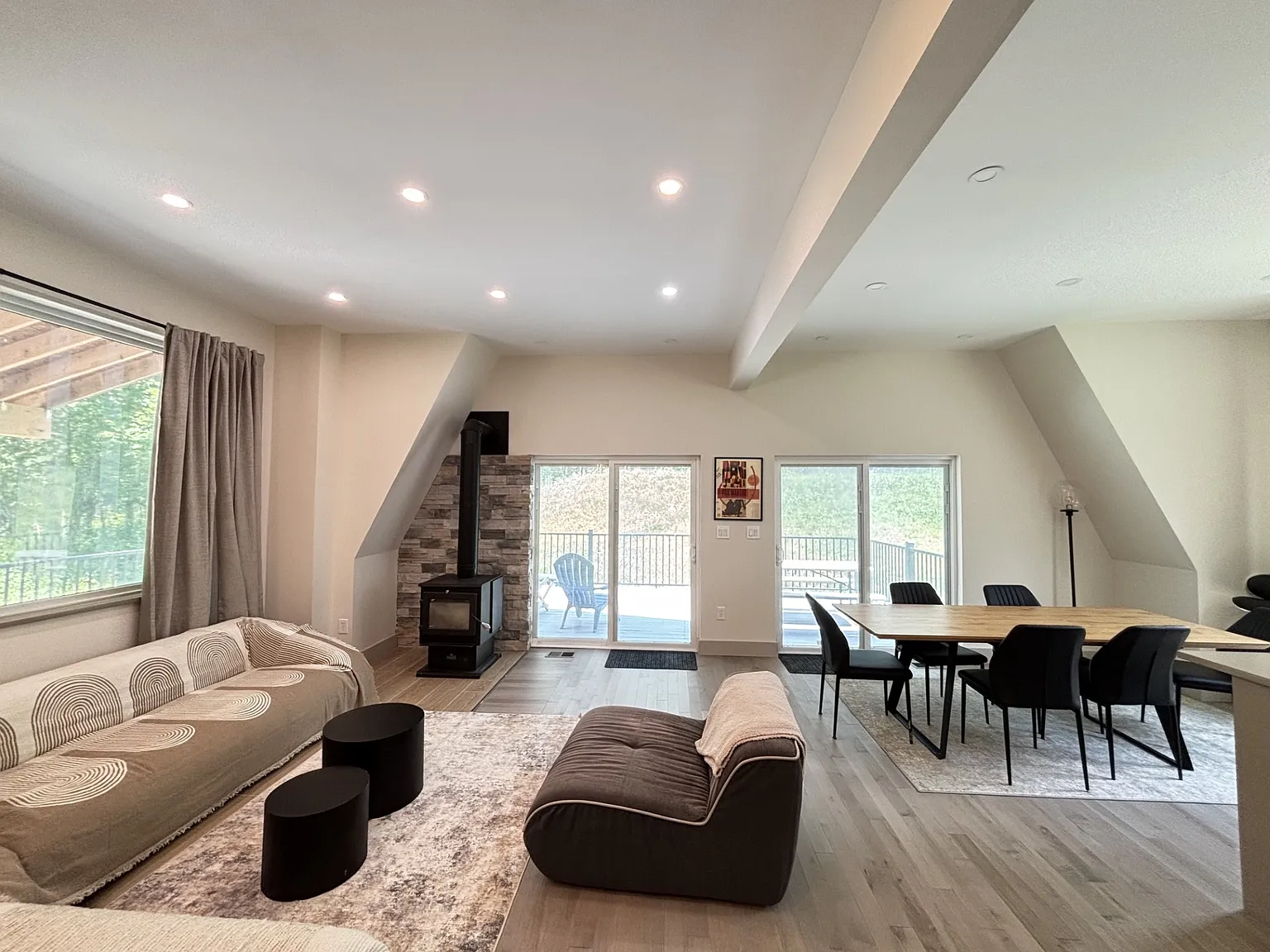 3 bed, 2.5 bath, 2200 sqft, $4,500 — Photo 3