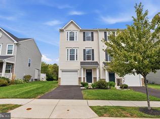 633 Columbus Dr, Spring City, PA 19475