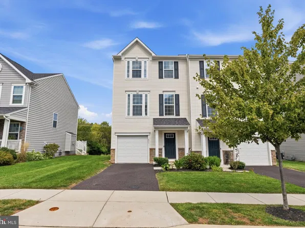 633 Columbus Dr, Spring City, PA 19475