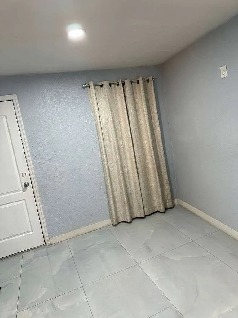 2 bed, 850 sqft, $1,600 — Photo 2