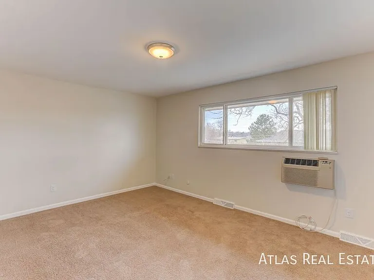 2565 Iris St — Photo 8