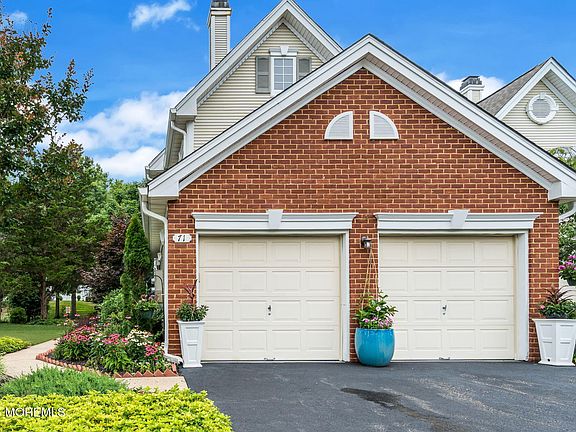 3rd image of 71 S Manor Court