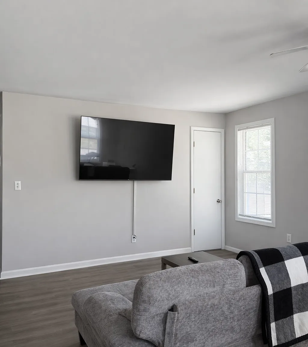 2 bed, 800 sqft, $1,300 — Photo 2