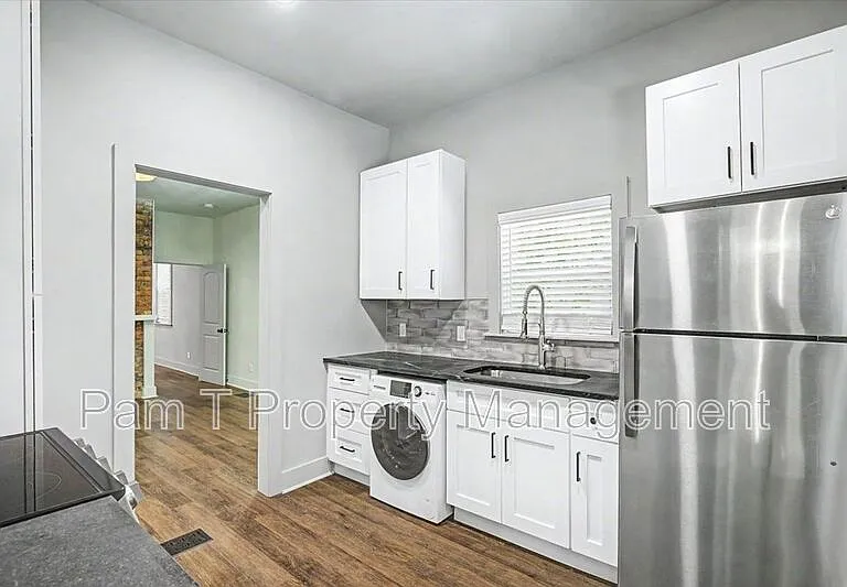638 E 37th St #A — Photo 11