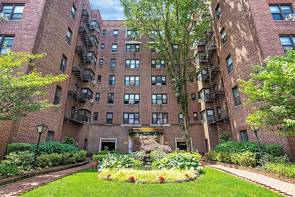 Sold by Douglas Elliman | media 24