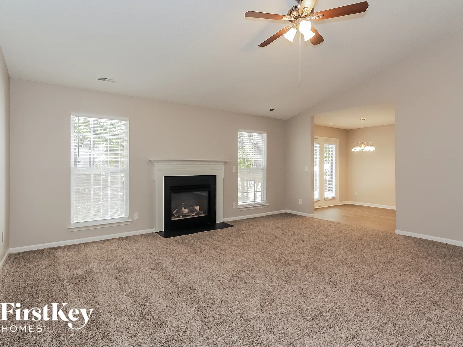 3 bed, 2.0 bath, 1384 sqft, $2,450 — Photo 3
