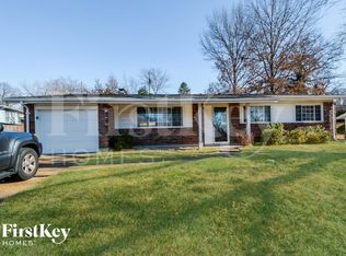 802 Parkfield Ter, Ballwin, MO 63021