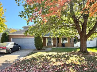 1433 Columbus Dr, Bolingbrook, IL 60490