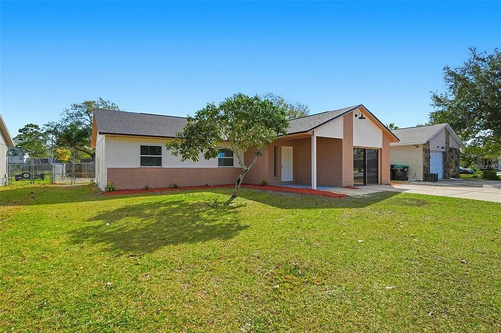 3 bed, 2.0 bath, 1550 sqft, $2,595 — Photo 3