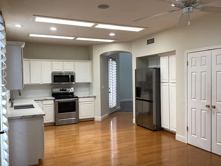 741 W Barcelona Ln — Photo 6