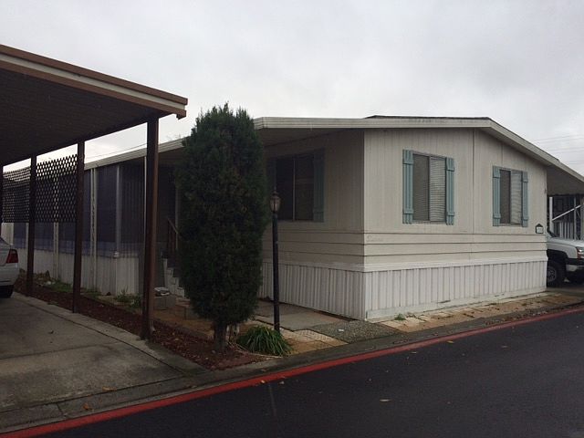1st image of 2052 Gold St. ## 118