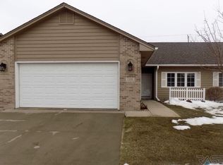 7300 S Hoffman Pl, Sioux Falls, SD 57108