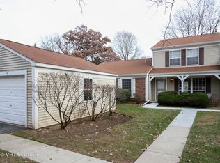 12 Timber Ter, Cary, IL 60013