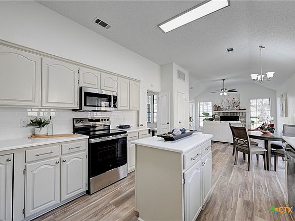 3rd image of 604 Arapaho Dr