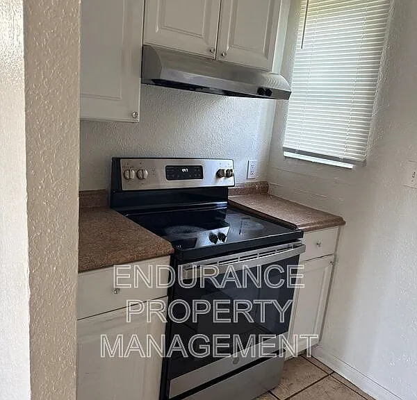 624 W 2nd St — Photo 4