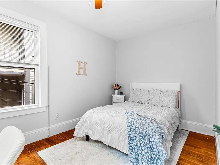 181 W 5th St #2 — Photo 13