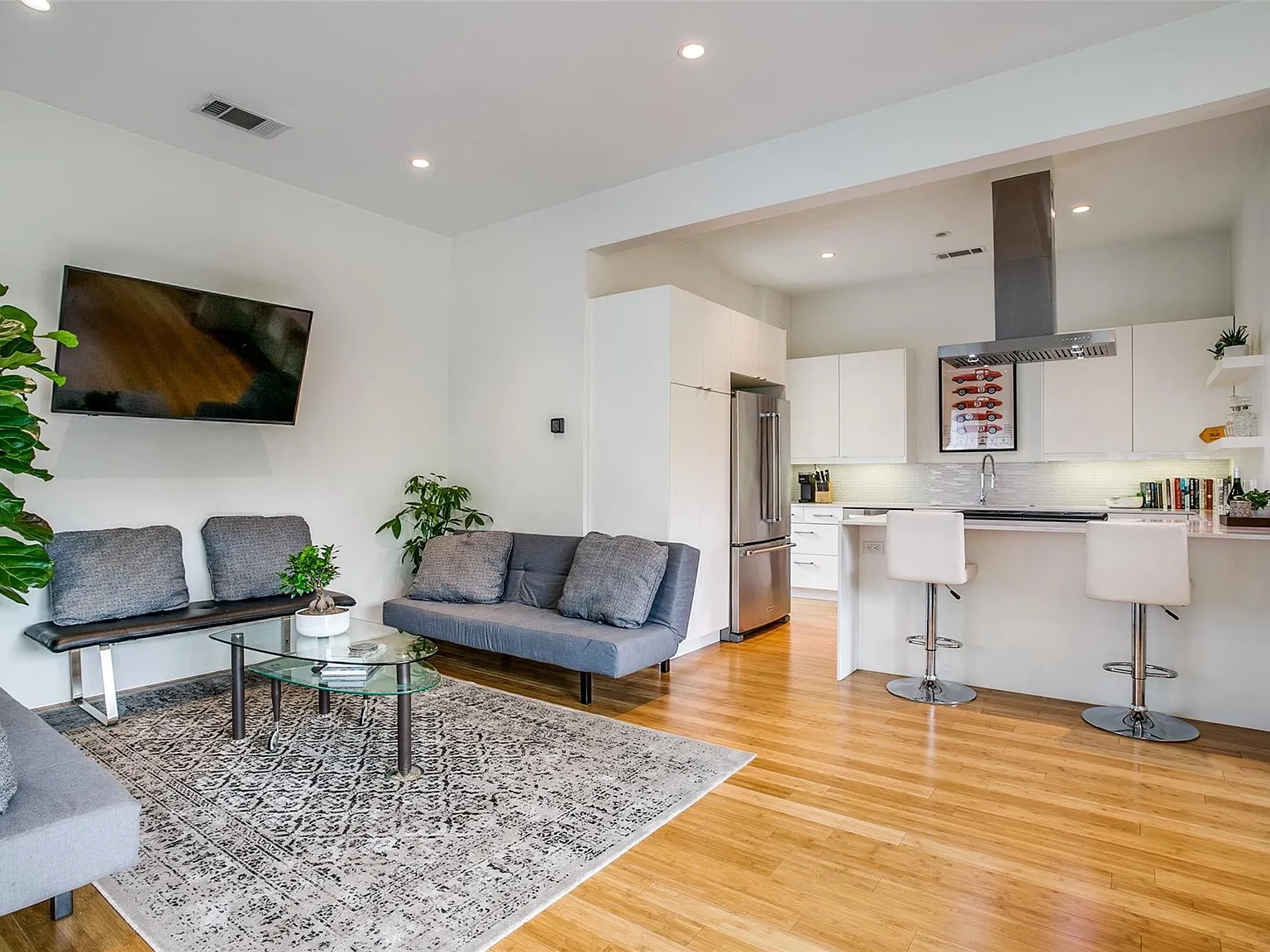2 bed, 1773 sqft, $3,700 — Photo 4