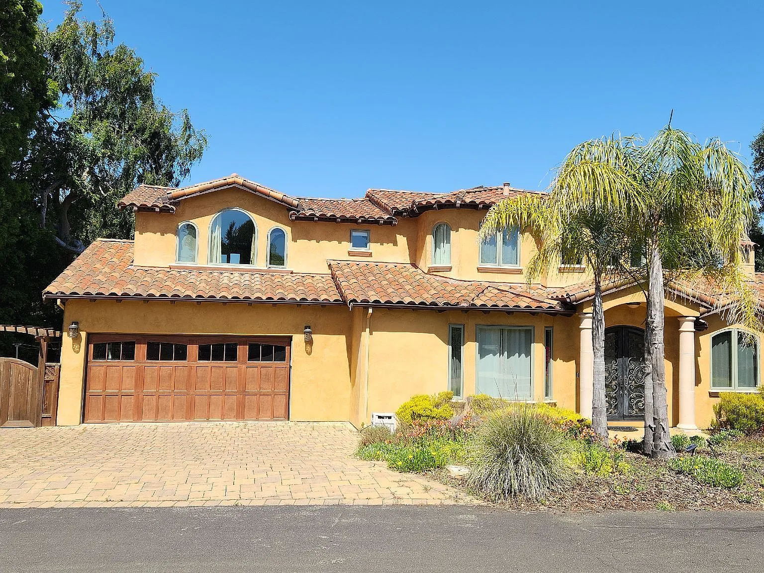 4 bed, 3.5 bath, 3600 sqft, $17,000 — Photo 1