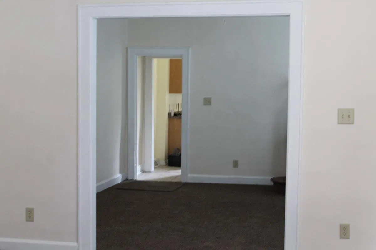 3 bed, 1000 sqft, $1,300 — Photo 2