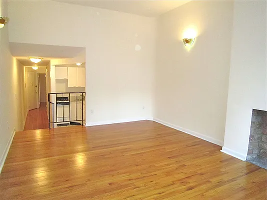 Rented by City Connections Realty | media 6