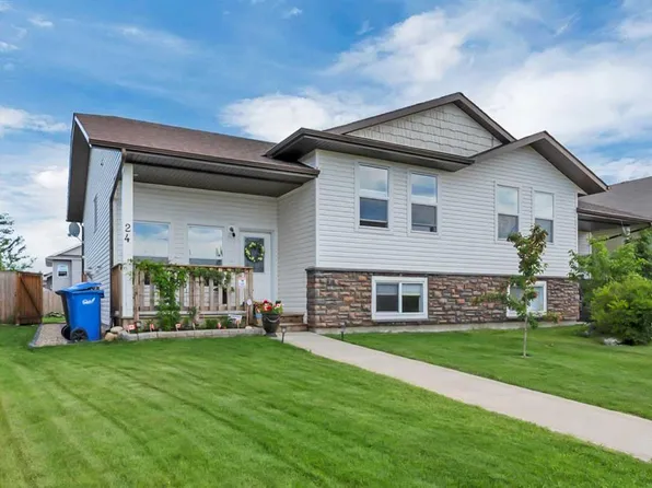 24 N Heron Ct, Penhold, AB T0M 1R0