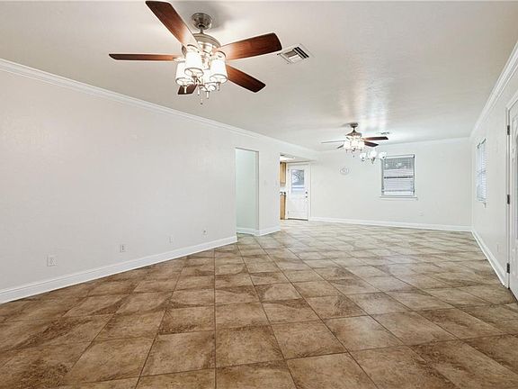 4th image of 2220 Lyndell Dr