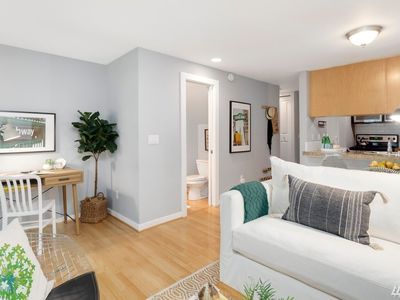 301 W Raye St #206, Seattle, WA, 98119