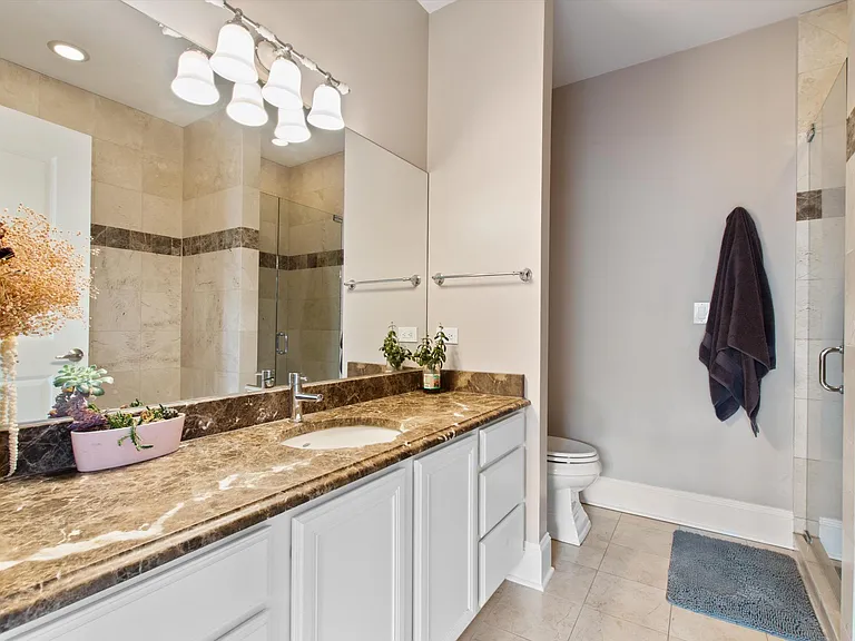 2310 W Nelson St #301 — Photo 13