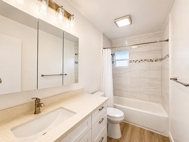 1841 Winona Blvd #1 — Photo 14