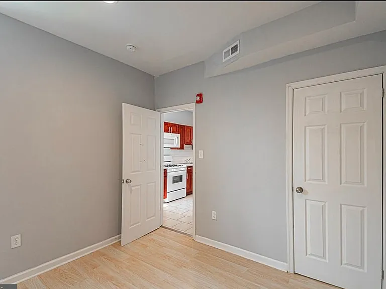 5102 Larchwood Ave #3 — Photo 7