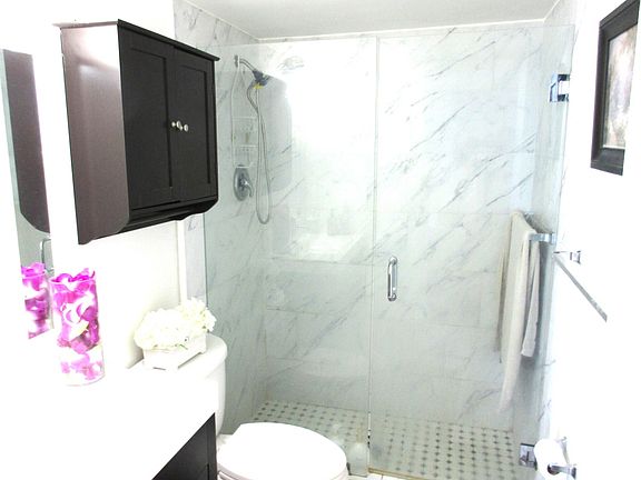 4th image of 710 NE 7th St #2050