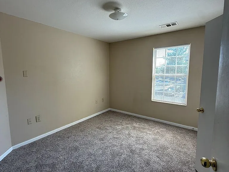 Highlands Apts — Photo 19