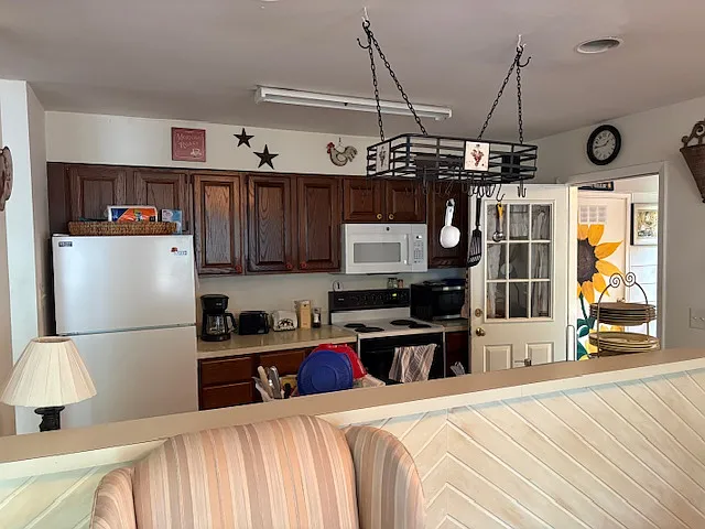 2 bed, 958 sqft, $1,300 — Photo 3