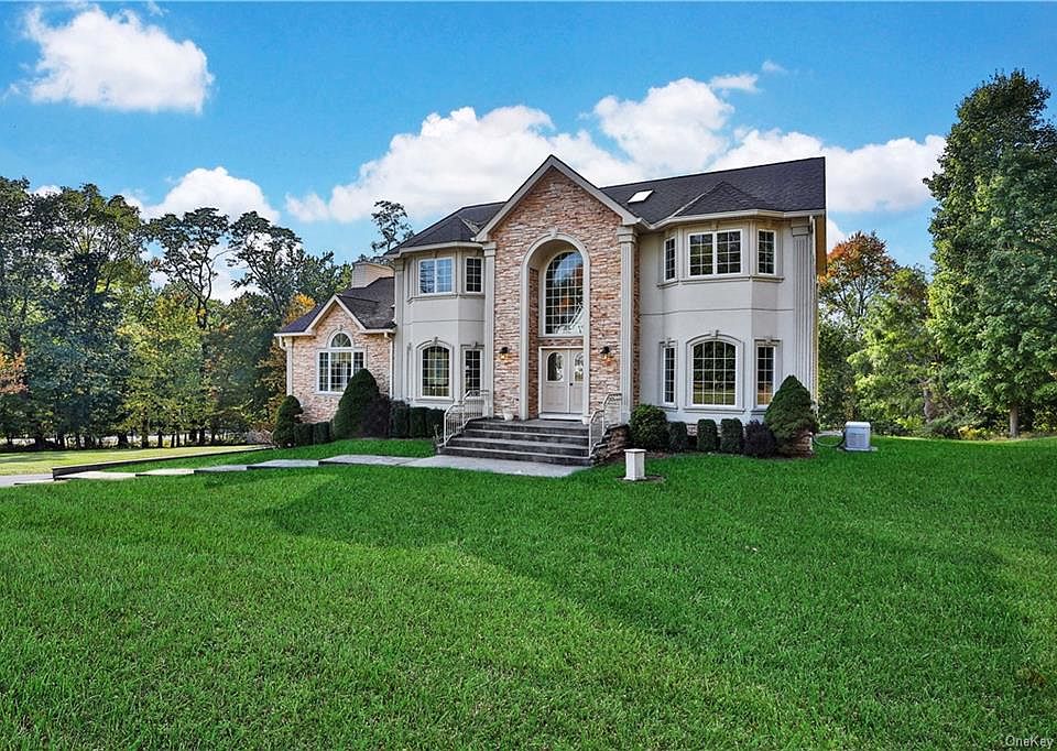 1st image of 1 Green Valley Ct