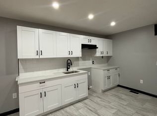 909 Hunterdon St #2, Newark, NJ 07112