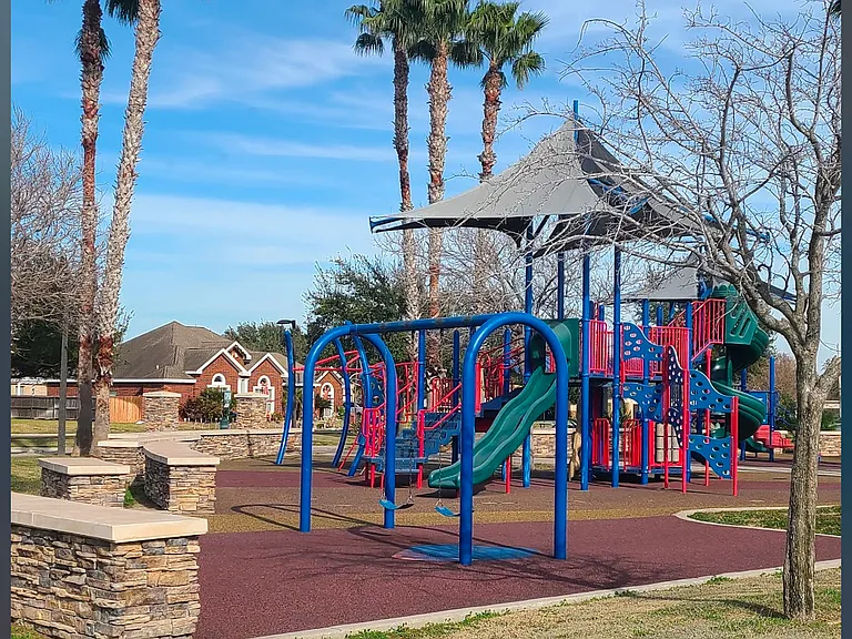 2400 Denton Creek Ave — Photo 16