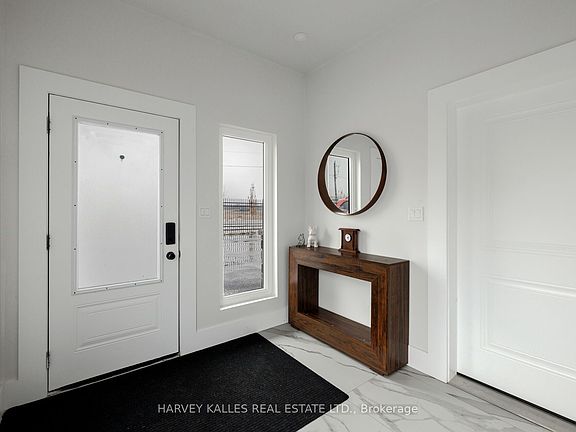 5th image of 3184 Lakeshore Rd