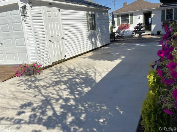 5669 W Blf, Olcott, NY 14126