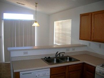 http://www.propertyboss.net/CustomerImages/AMMRE_1205/media/Properties/6105%20Star%20Gazer%20NW/zsmall_Kit-DR.JPG